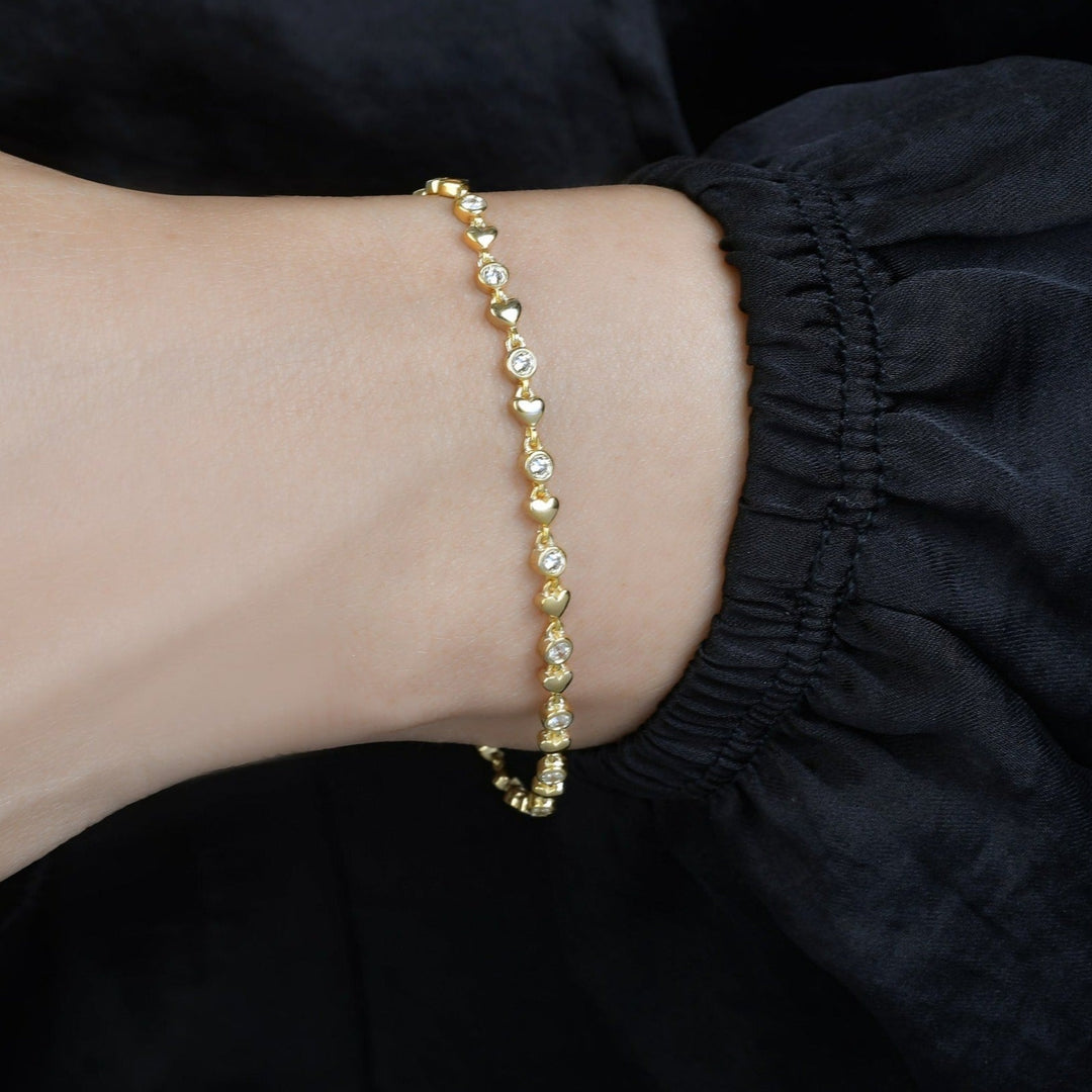 Diamond and Heart Bezel Bracelet in 14k yellow gold